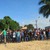 Os alunos saíram em passeata,  levando faixas e cartazes, gritando palavra de ordem e alertando a população 