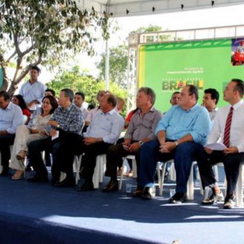 Presidente da ATM discursa para prefeitos e autoridades durante solenidade de entrega do maquinário
