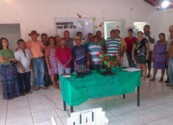 Além de populares estavam presentes lideranças comunitárias, vereadores e o prefeito de Rio Sono, Roberto Campos (PR)