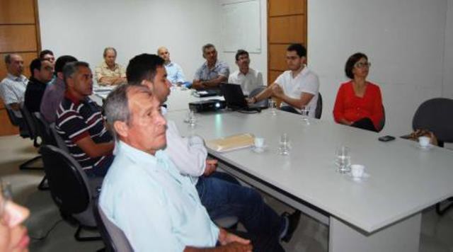 Os prefeitos avaliaram cada artigo e apresentaram as suas demandas