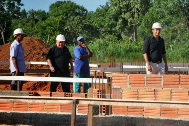 Prefeito Muniz Araújo visita as obras que estão sendo realizadas na Zona Rural de Tocantínia