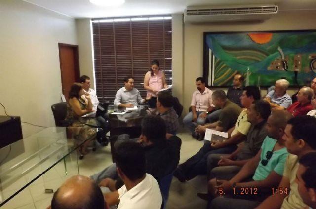 Prefeito anuncia programações e pacote de obras à comunidade e imprensa