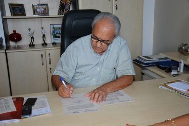Prefeito Moisés Avelino assina Ordem de Serviço para o início das obras