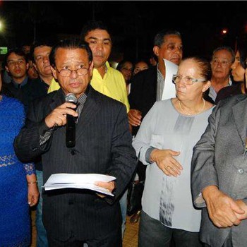Prefeito Otoniel Andrade discursa ao lado do ex-governador Siqueira campos