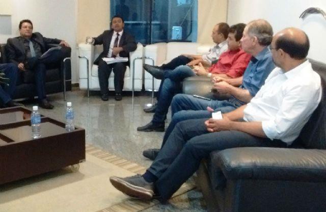 Prefeitos e deputados Estaduais debatem a crise dos Municípios
