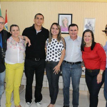 Prefeitos e representantes do consórcio de municípios do centro norte tocantinense