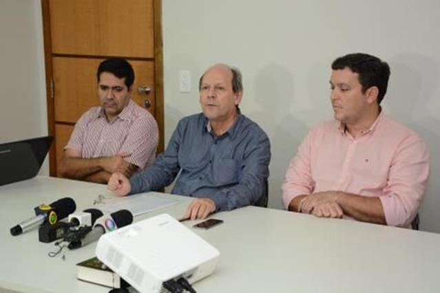 O prefeito explicou que o dinheiro que seria gasto não daria para fazer um evento atrativo diante da crise financeira
