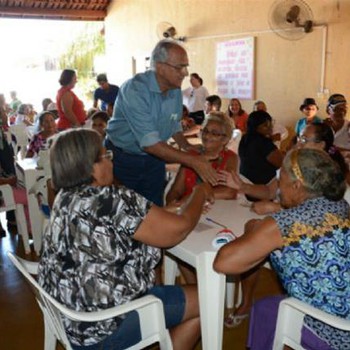 Prefeito de Paraíso do Tocantins, Moisés Avelino, visita Centro de Convivência de Idosos