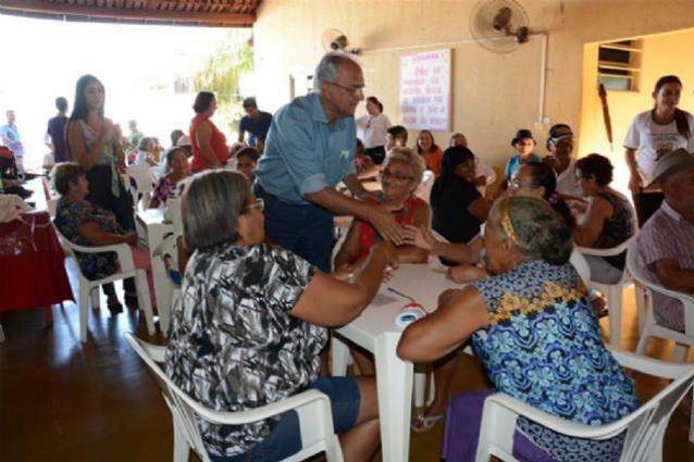 Prefeito de Paraíso do Tocantins, Moisés Avelino, visita Centro de Convivência de Idosos