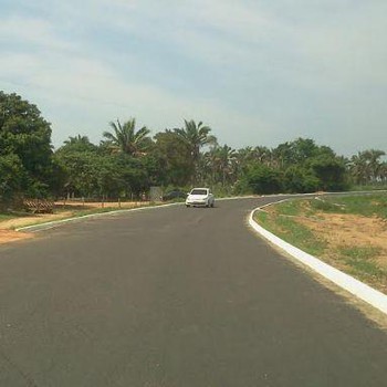 Avenida Mariano Ferreira do Nascimento liga a sede do Município ao distrito Olho D’ água do Coco
